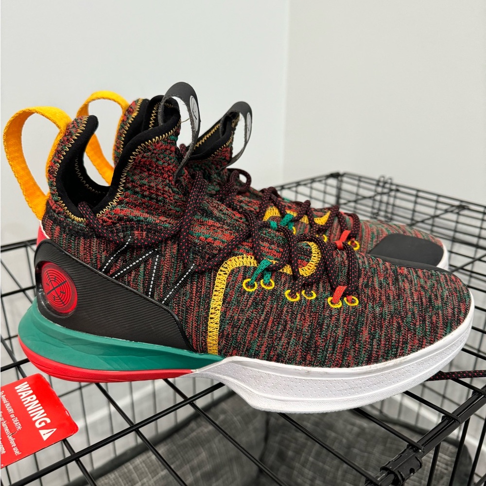 Basketball shoes